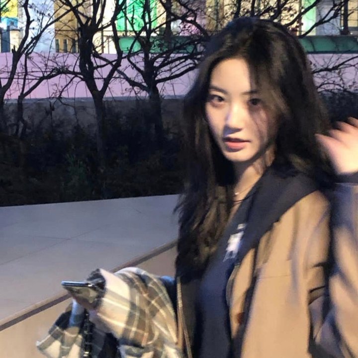 伴游女王